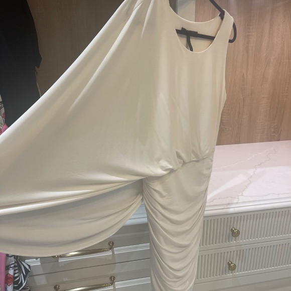 BCBG CREAM DRESS - Picture 2 of 5